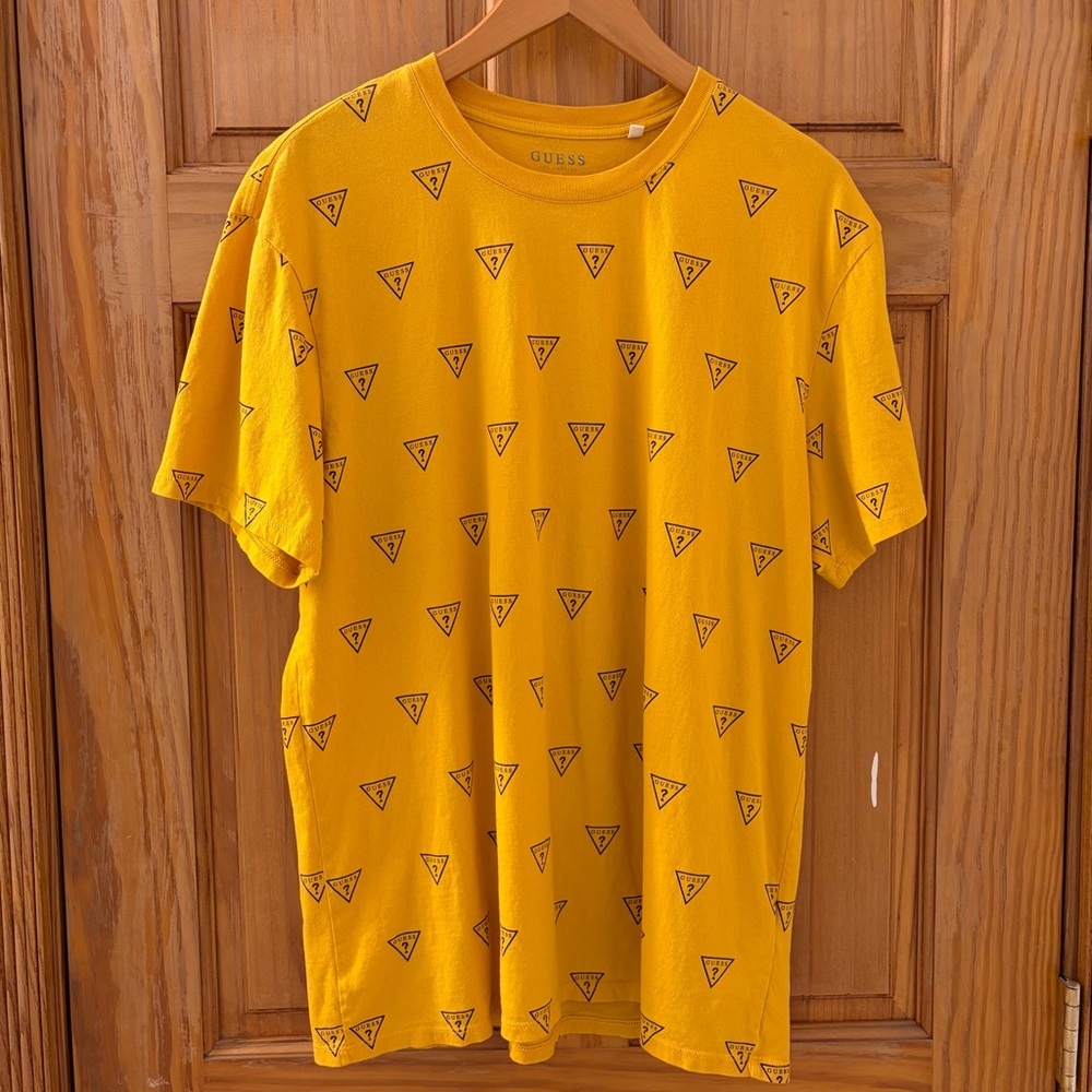 Y2K Guess Logo T-Shirt Men’s XL Yellow 90s Mallsoft Preppy All Over Festival